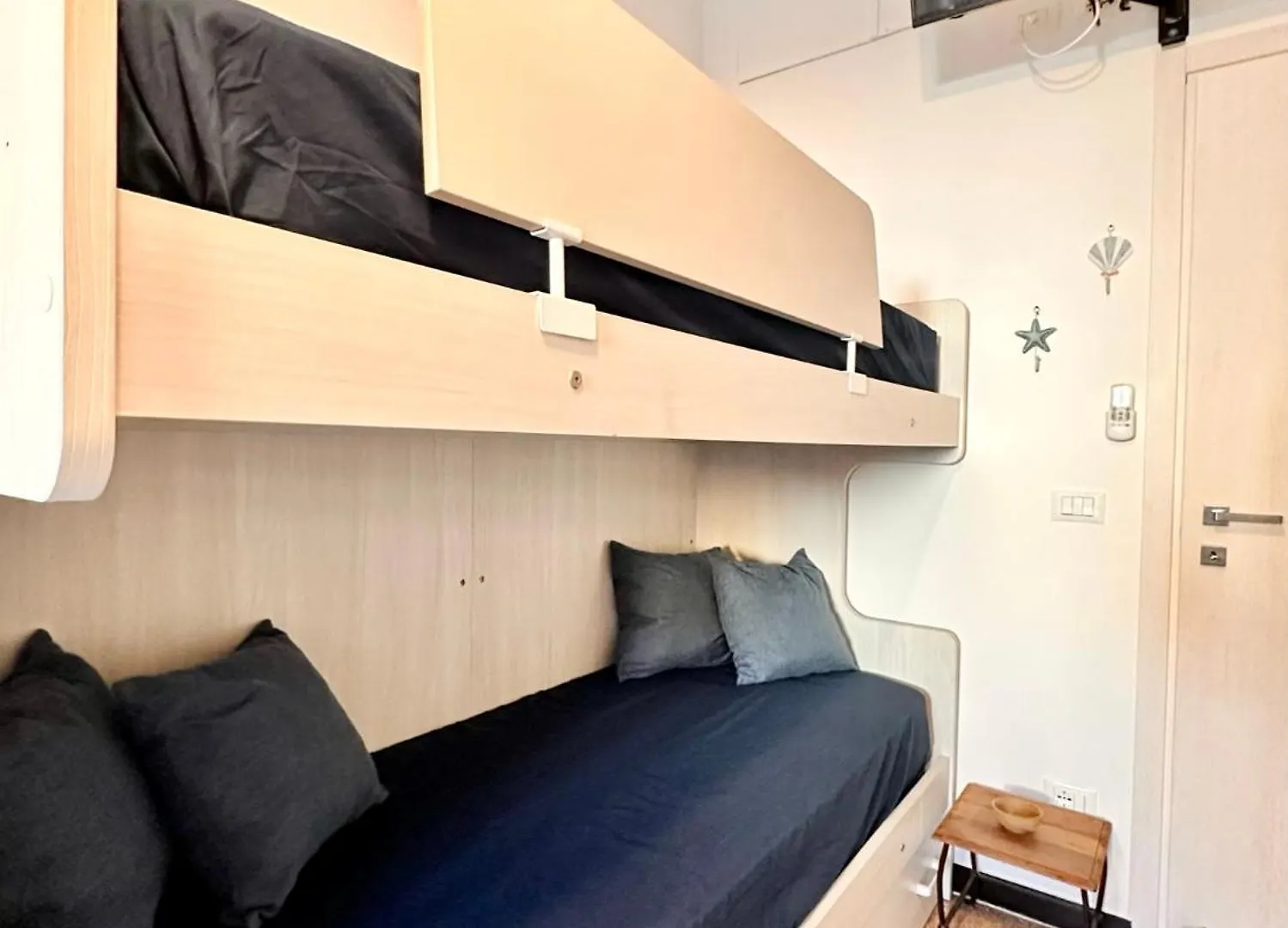 Hostdomus - Casa Tiffany Apartment Finale Ligure Italy
